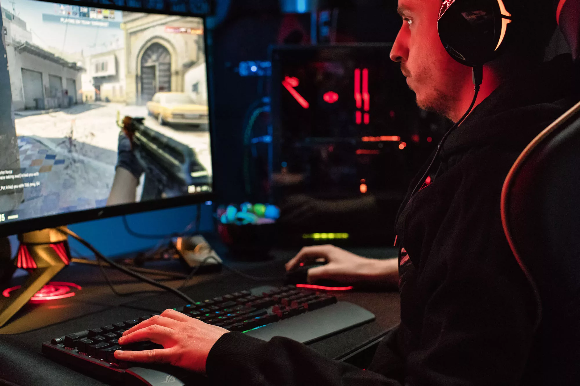 At Home And On The Road With Nip S Go To Gear Rog Republic Of Gamers Global