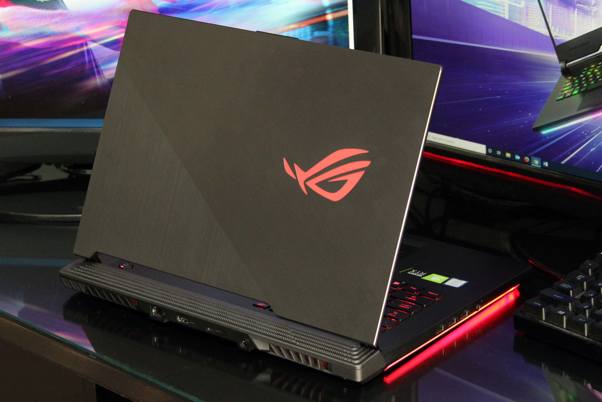 Basking in the glory of 240Hz gaming with the ROG Strix SCAR III | ROG -  Republic of Gamers Global
