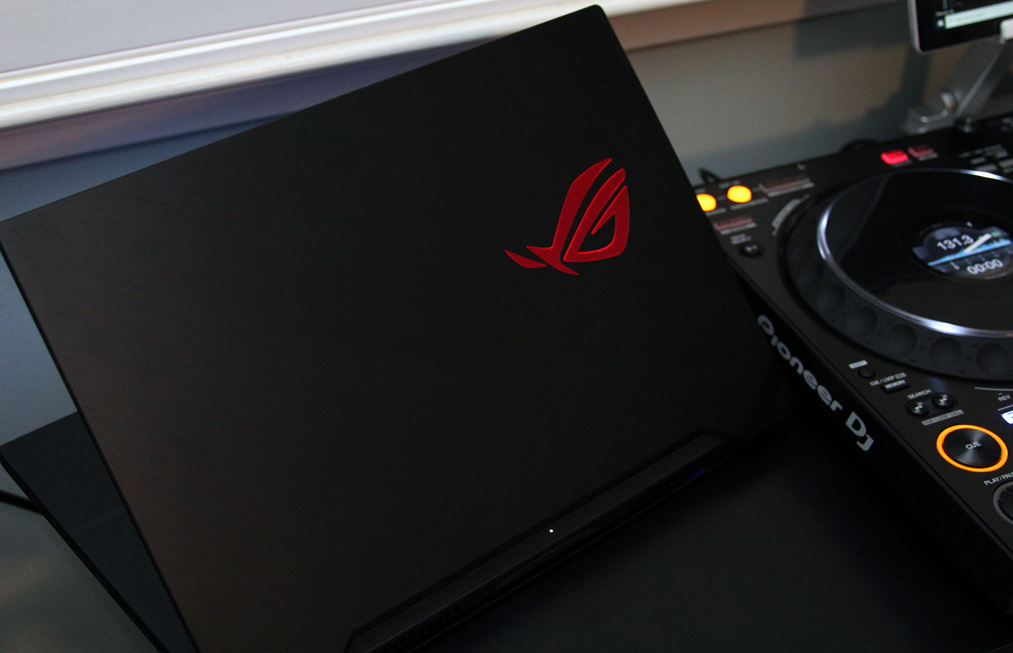back-cover-red-logo