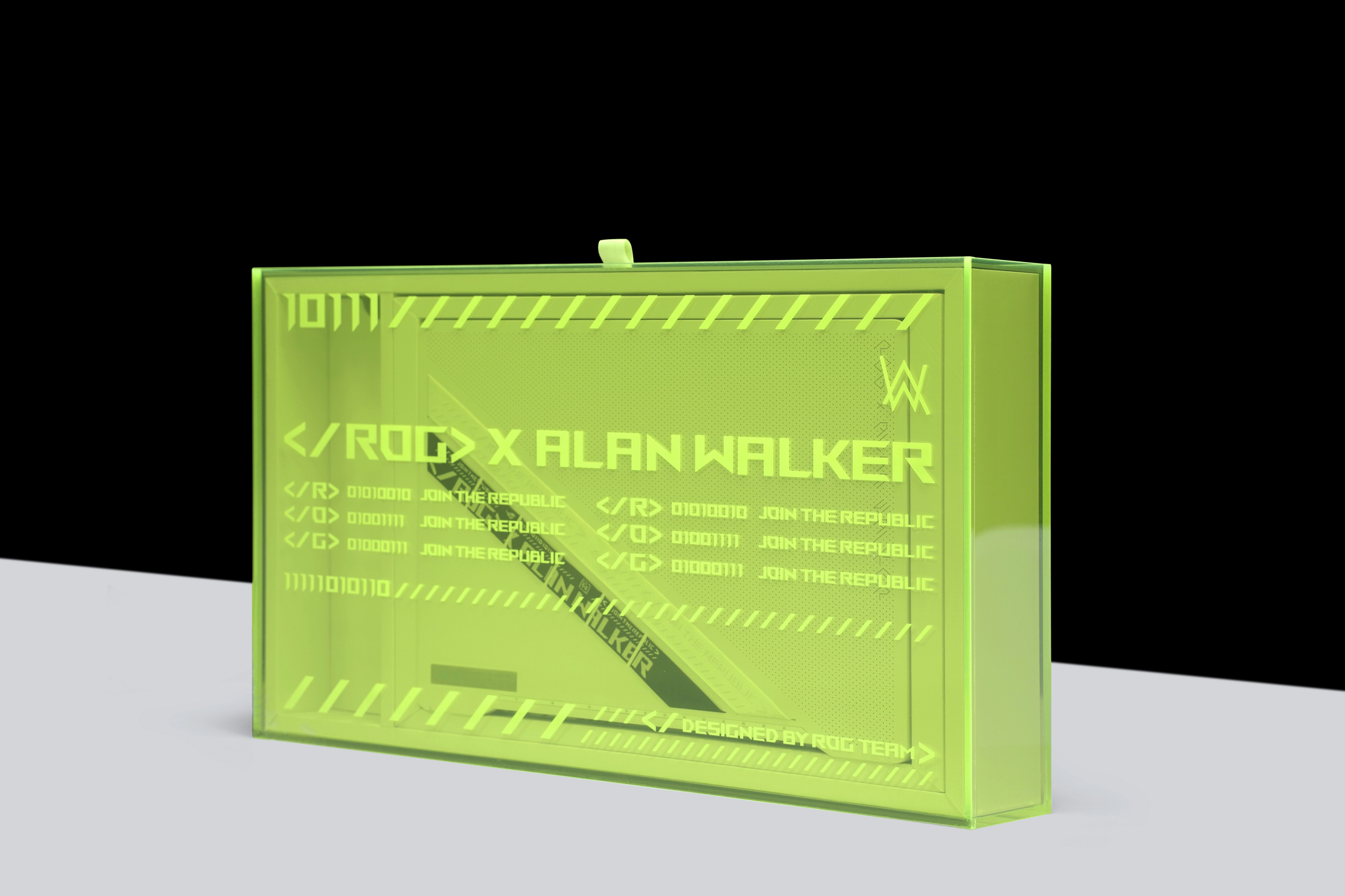 Alan Walker限定版完美揉合ROG、音樂風格、潮流文化三大元素，更為其訂製代表電音文化的螢光綠外盒，讓Alan Walker攜帶至任何場合皆能盡顯個人風格。