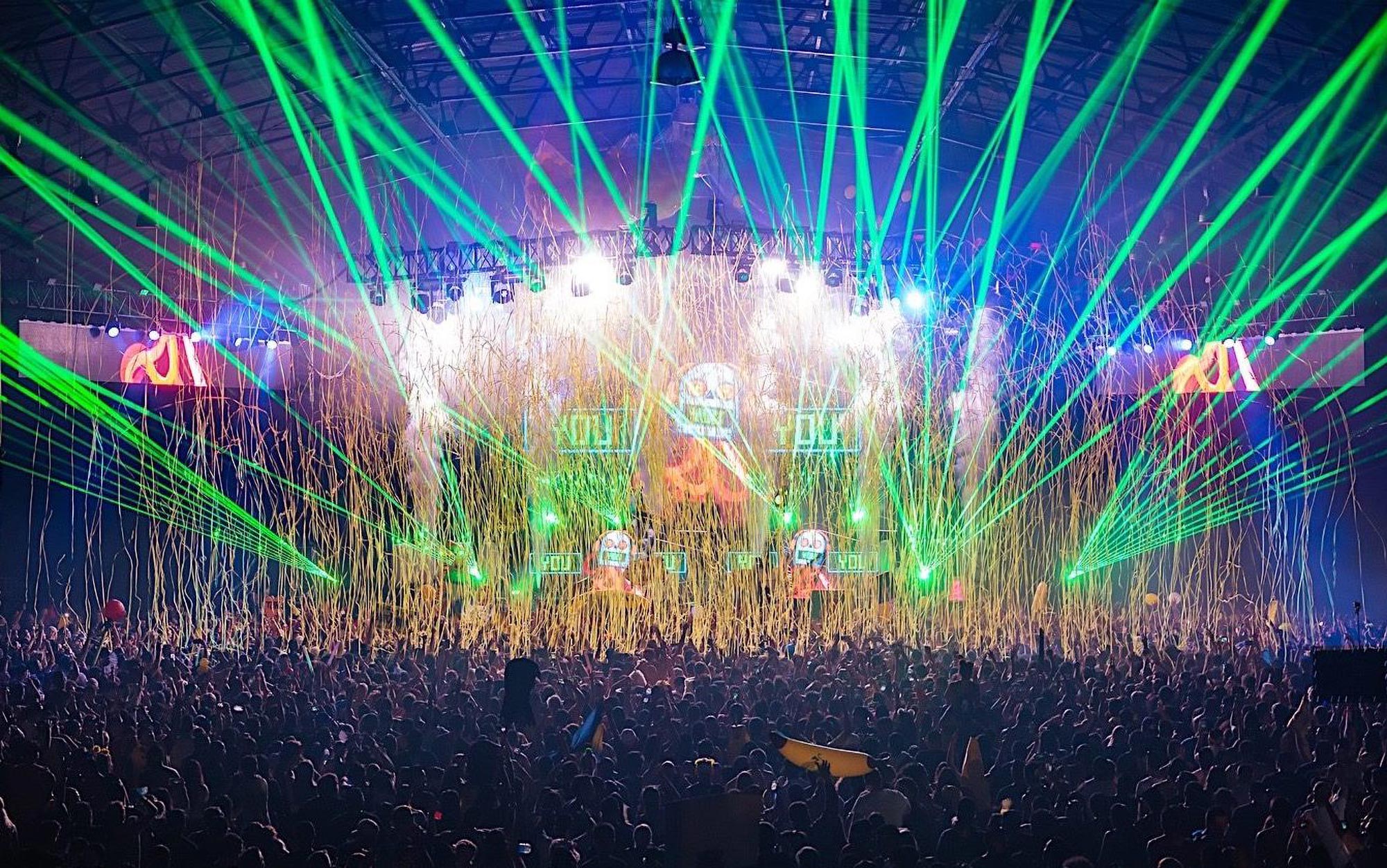 Dada-Life-Crowd