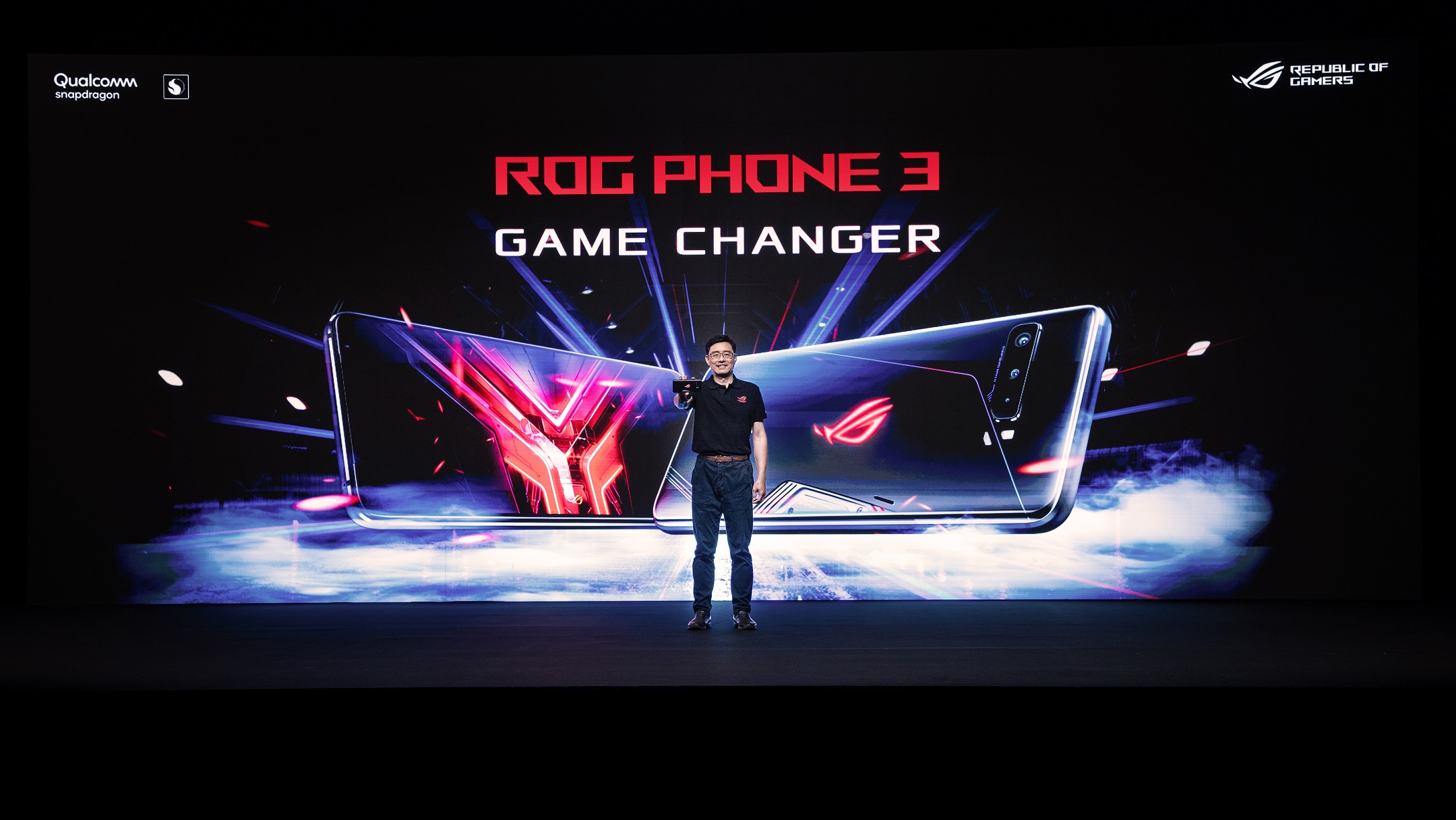 華碩共同執行長許先越今日於《ROG 2020 Game Changer》線上新品發表會中率先揭露新一代ROG Phone 3電競手機。