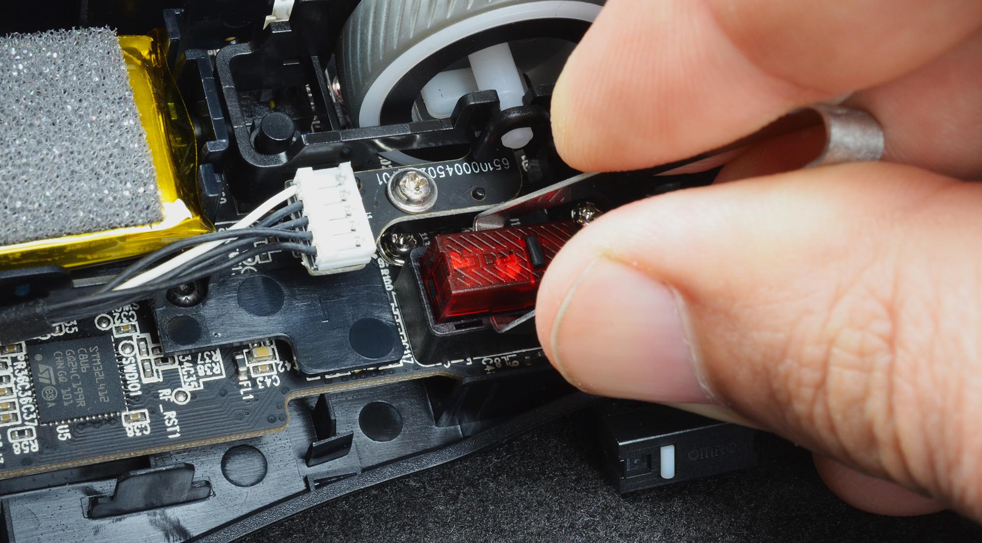 ROG Gladius III entfernen der Switches