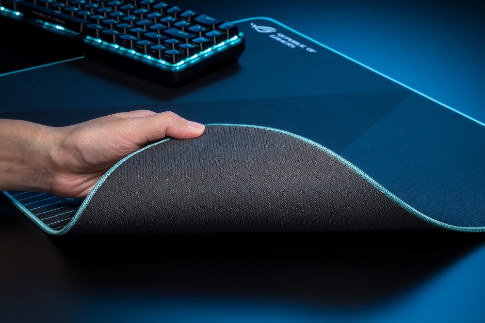 Das ROG Hone Ace Aim Lab Edition Gaming-Mauspad