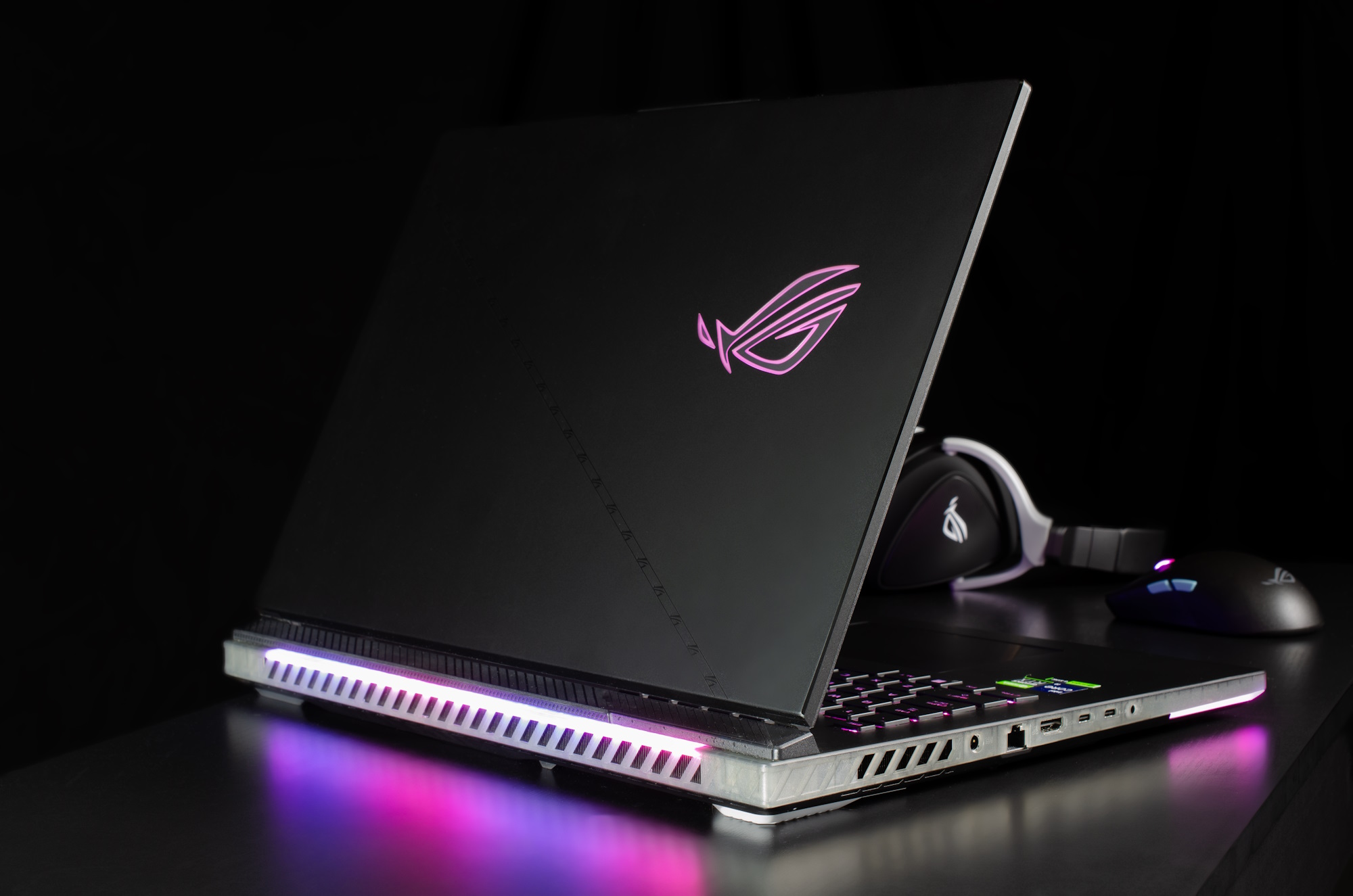 ROG Strix Scar 18 – мощный игровой ноутбук с большим экраном в компактном  корпусе