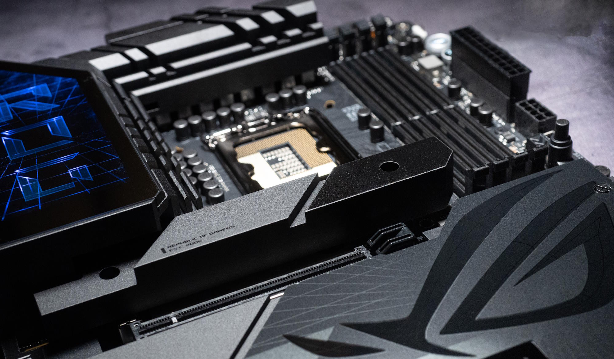 The PCIe 5.0 M.2 slot, covered with a dedicated heatsink, on the ROG Maximus Z790 Dark Hero motherboard