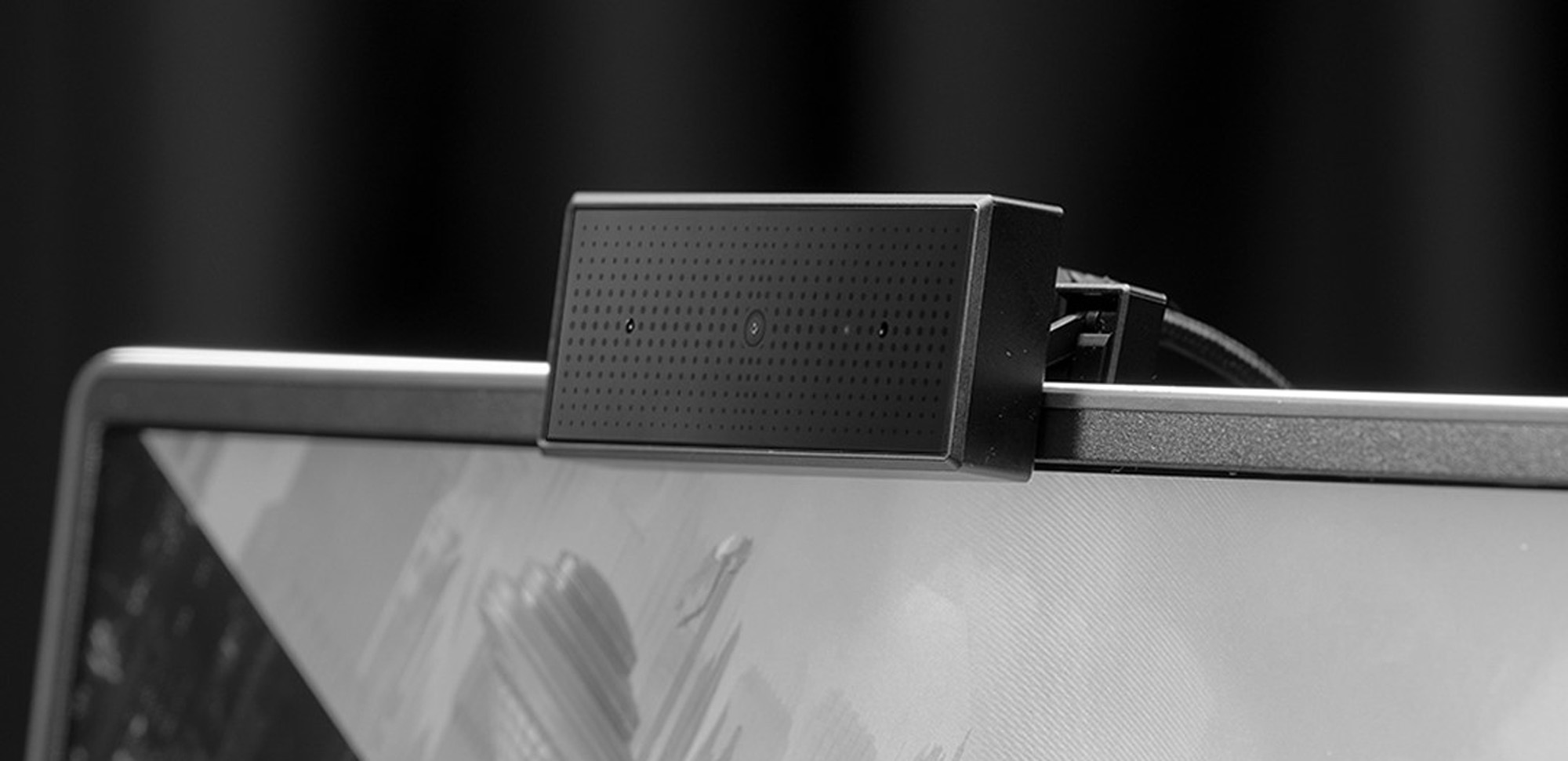 Die ROG Eye S-Webcam auf dem Laptop-Bildschirm.