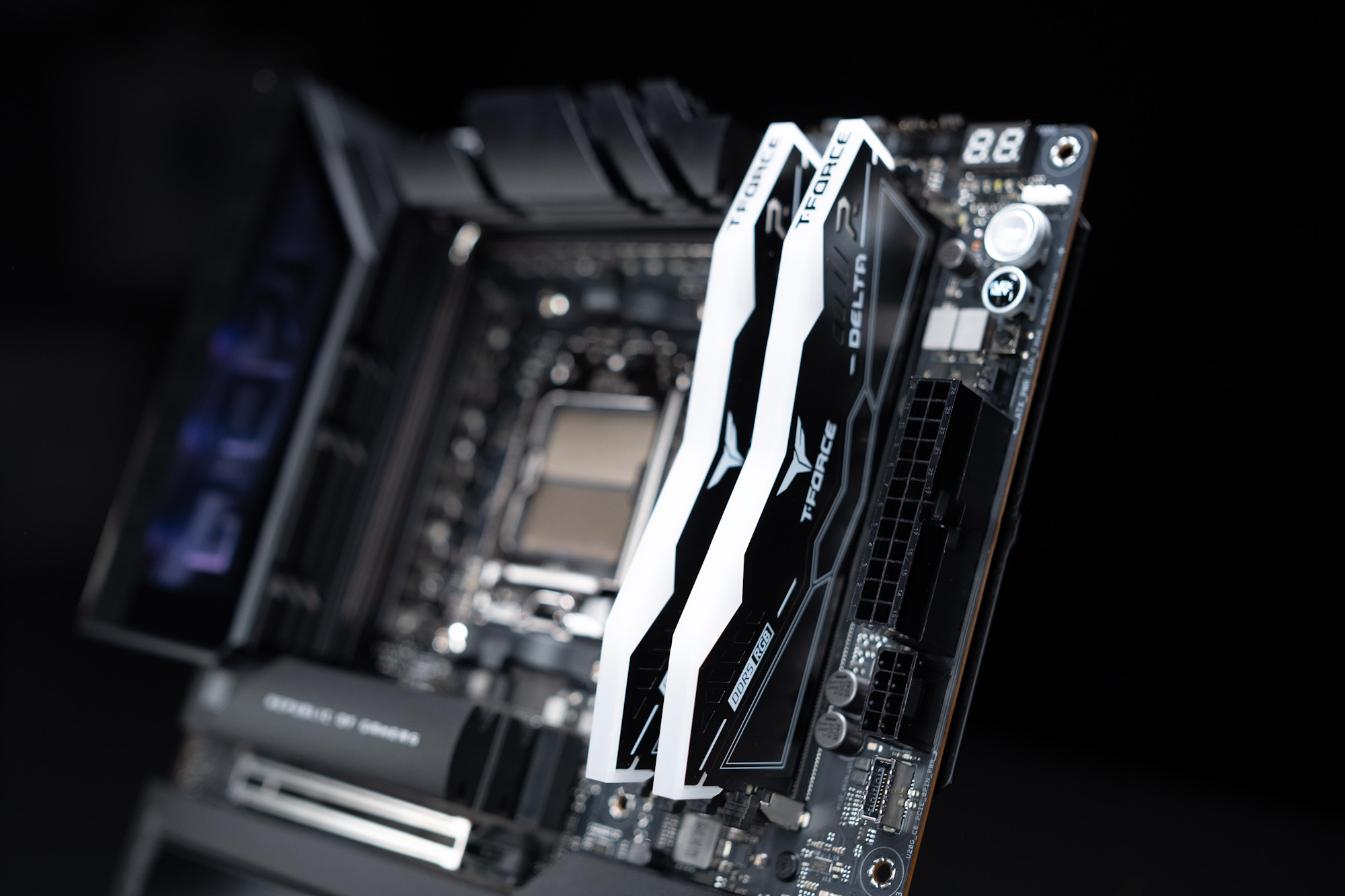 The ROG Crosshair X870E Hero sets a new standard for high The ROG Crosshair X870E Hero sets a new standard for high