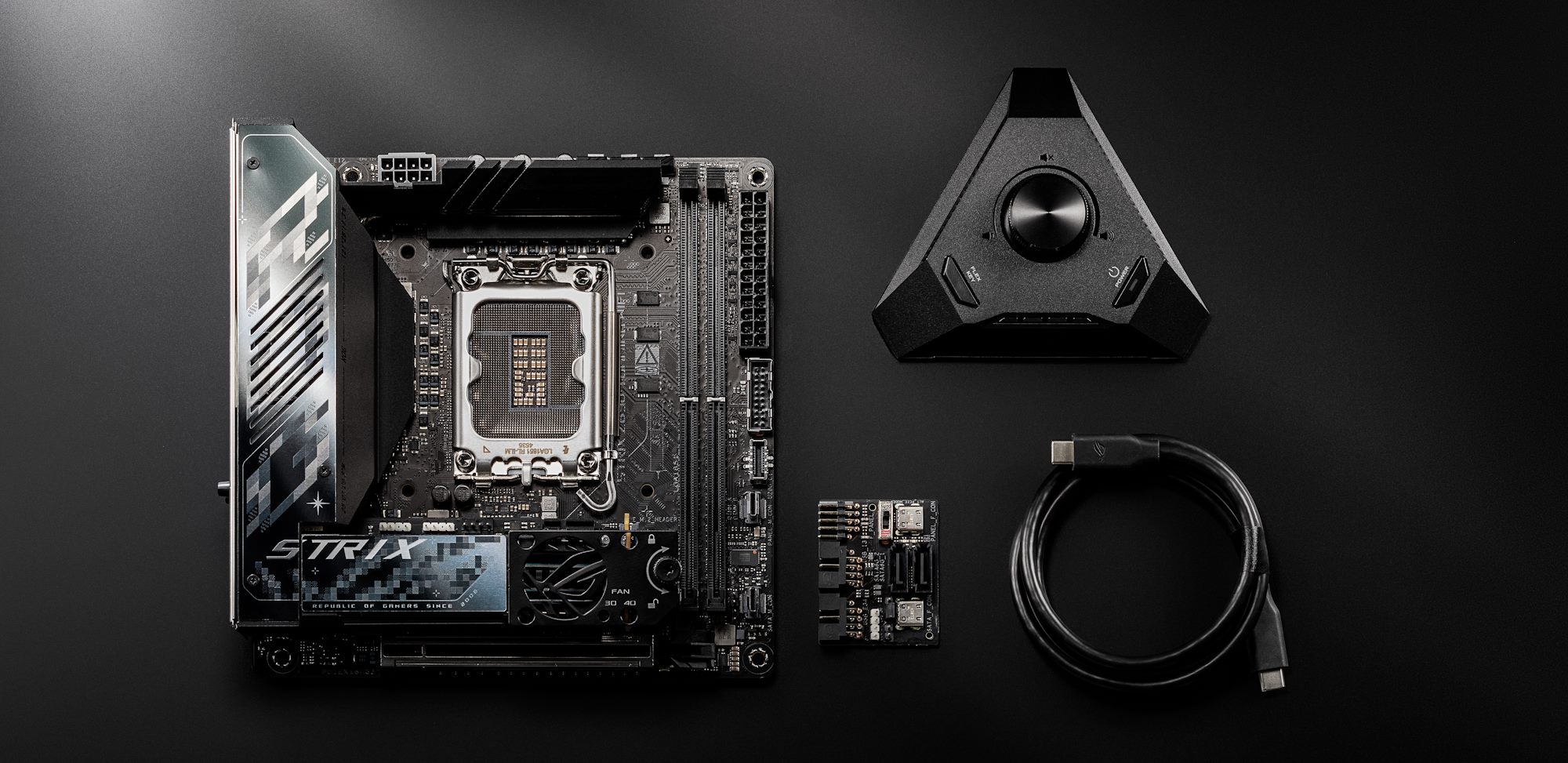 ROG Strix Z890-I Gaming WiFi mit Zubehör und Audio-Hive