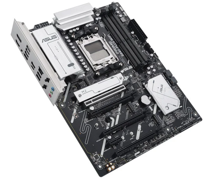 Ein ASUS Prime-B840-PLUS-WIFI in leicht schräger Perspektive