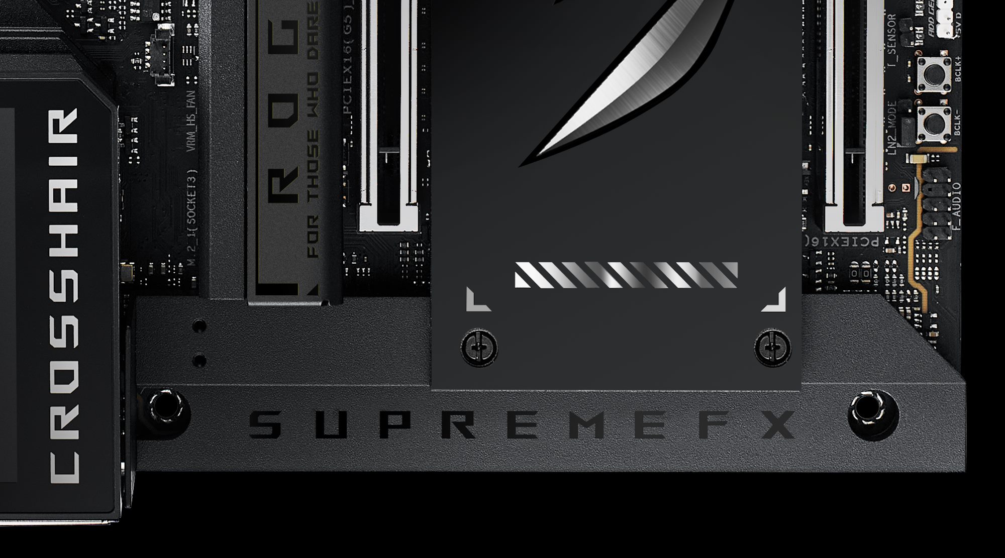 Nahaufnahme eines ROG Crosshair X870E Extreme 