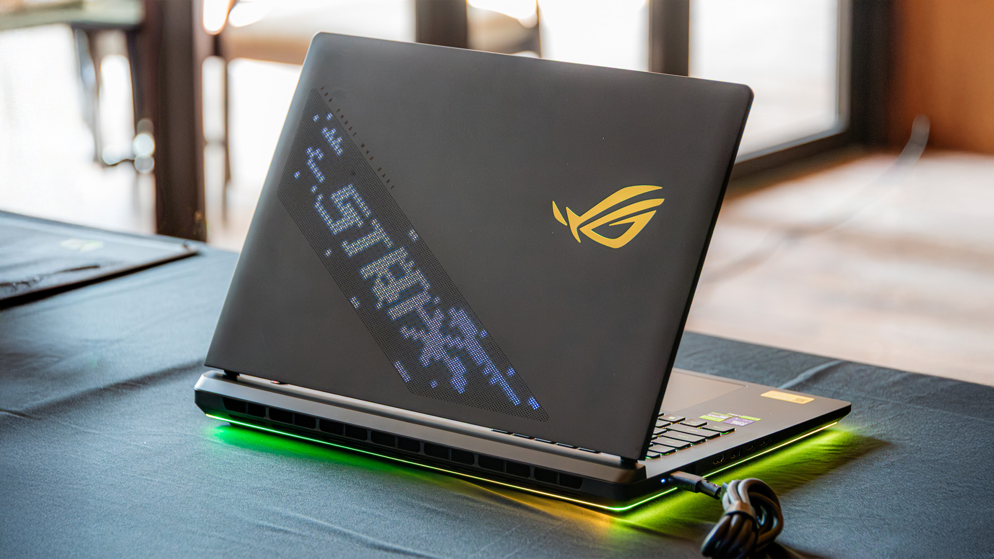 ROG Strix SCAR 16 18 (1)