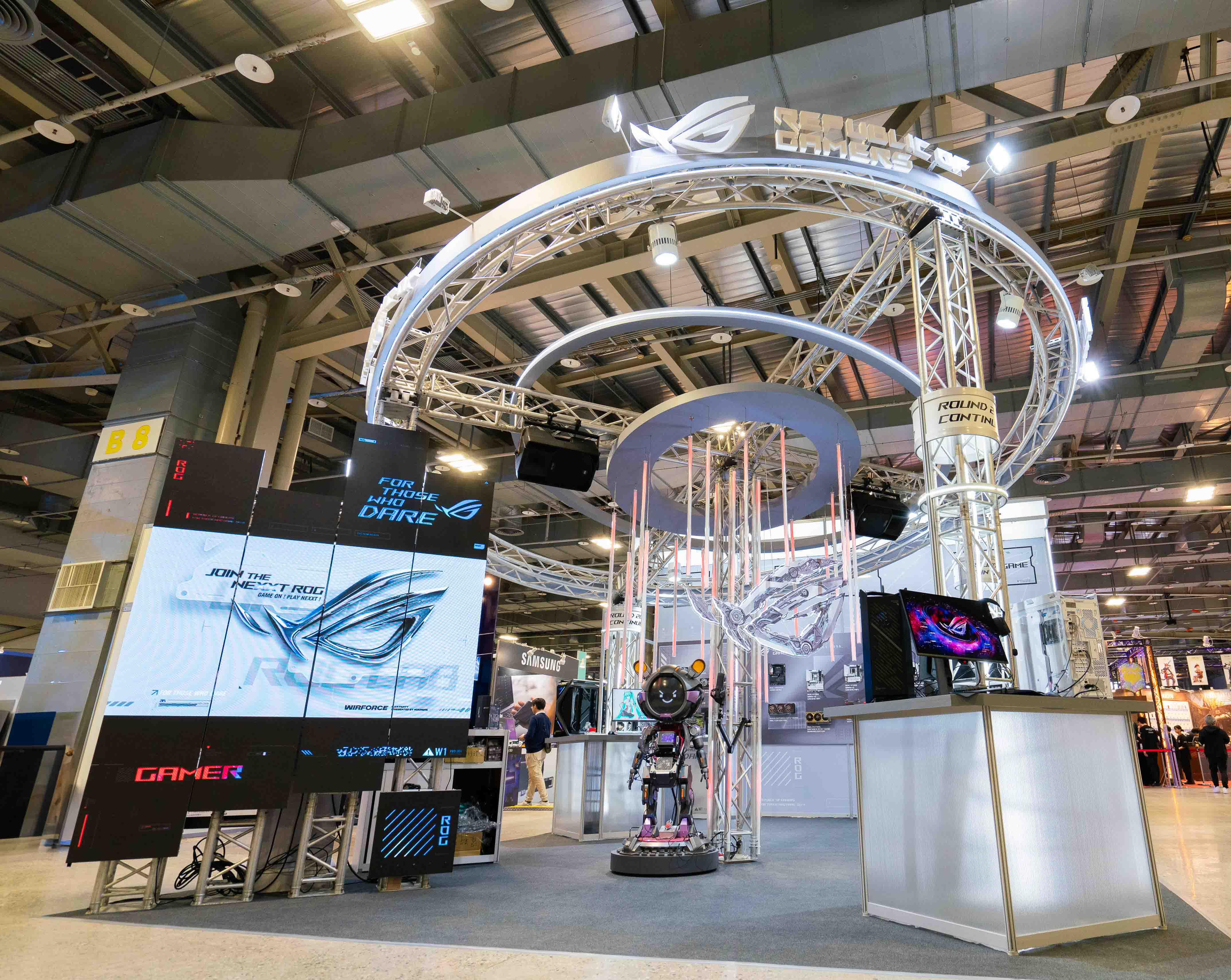 亞洲最大電競盛會「WirForce 2025」熱血開跑!ROG玩家共和國為明年品牌20週年系列慶典提前暖身,攜手英特爾打造電競科技太空站。